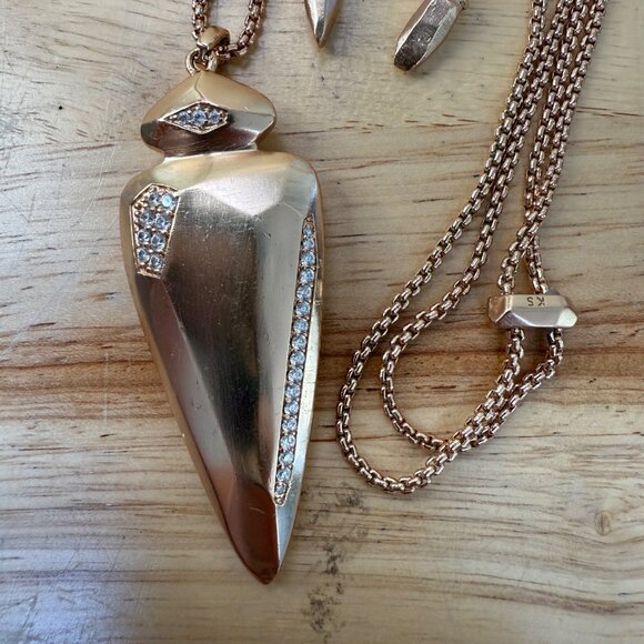 Kendra Scott Staley Arrowhead Pendant Rose Gold Necklace With Crystal Accents - Picture 12 of 13